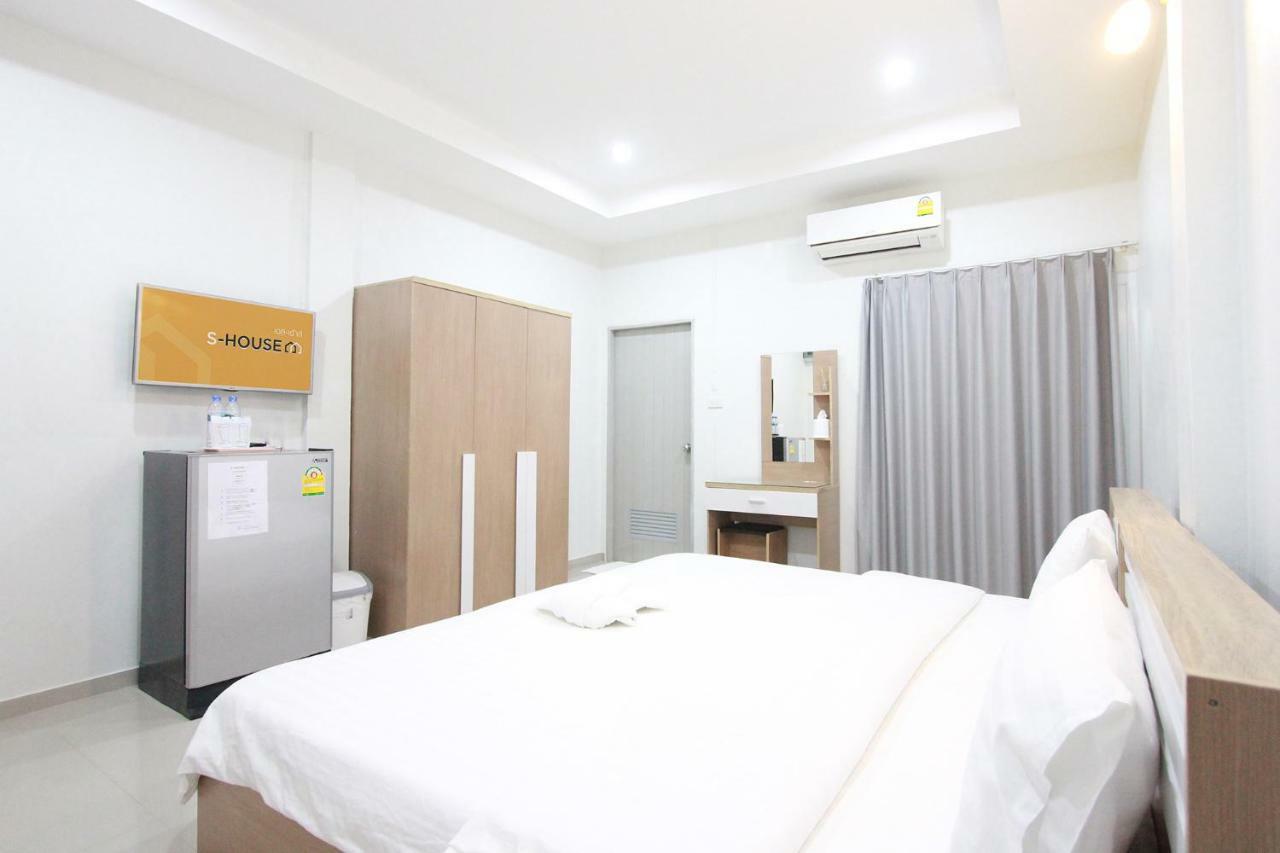 เอส เฮ้าส์ โฮเทล สุรินทร์ Hotel ภายนอก รูปภาพ